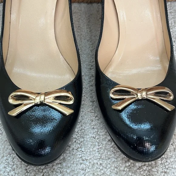 Kate Spade Black Patent Leather Pumps with Gold Bow Size 6.5 - Picture 10 of 13